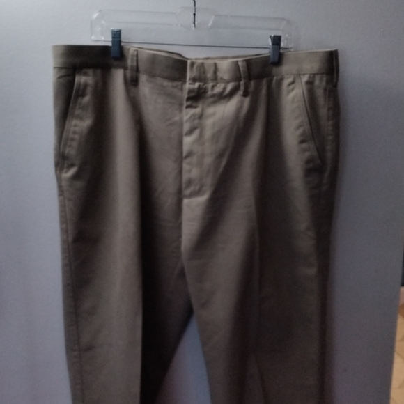 Haggar Flat Front Khaki size 40x32 - Picture 3 of 5